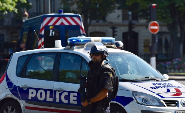 Pod Paryżem auto wjechało w żołnierzy. Domniemany sprawca zatrzymany