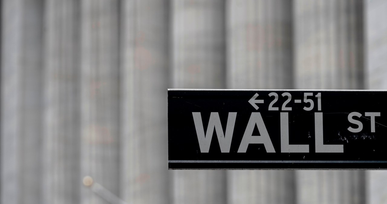 ​Pod rządami prezydenta Joe Bidena indeksy na Wall Street wypadają słabo /JOHANNES EISELE /AFP