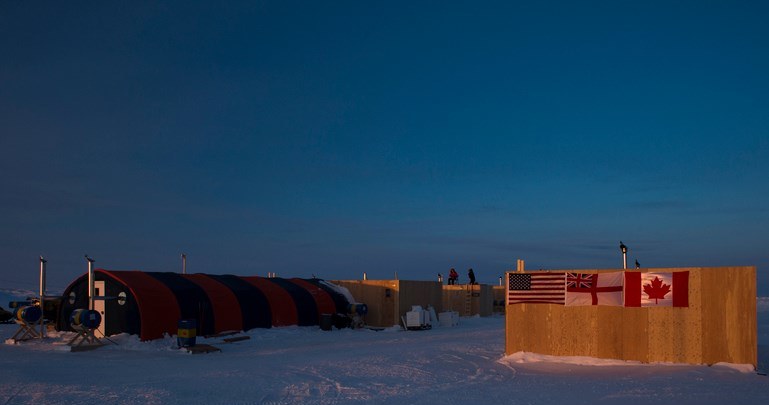 Pod wpływem rosyjskiej polityki kraje zachodnie ponownie zaczynają przygotowywać swoje siły do działania w rejonie Arktyki        Na zdjęciu: obóz lodowy Nautilius - fot. US Navy /materiały prasowe