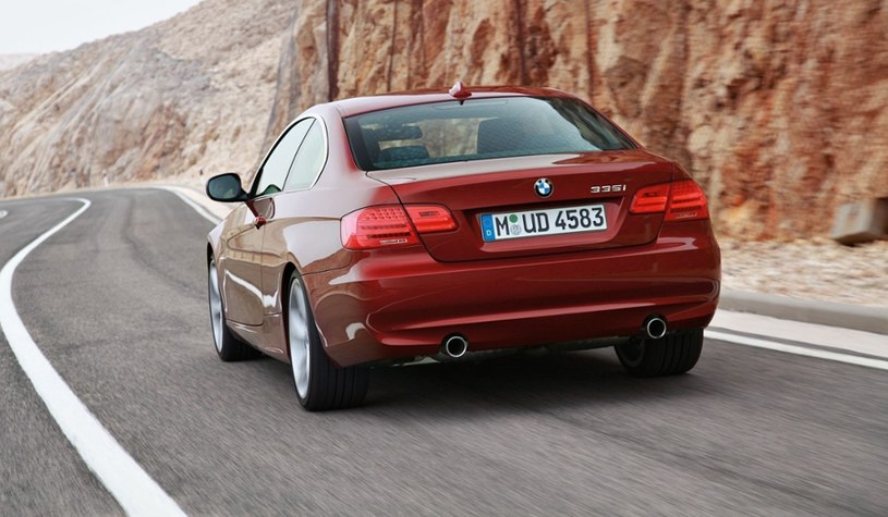 Pod względem sposobu prowadzenia BMW 3 E90 bardzo angażuję kierowcę /materiały prasowe