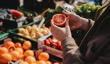 Pod żadnym pozorem nie jedz zimą. Te warzywa i owoce o tej porze roku mogą zaszkodzić