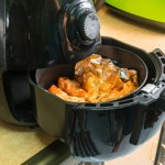 ​Pod żadnym pozorem nie wkładaj tych produktów do airfryera. Będzie do wyrzucenia