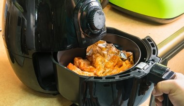​Pod żadnym pozorem nie wkładaj tych produktów do airfryera. Będzie do wyrzucenia