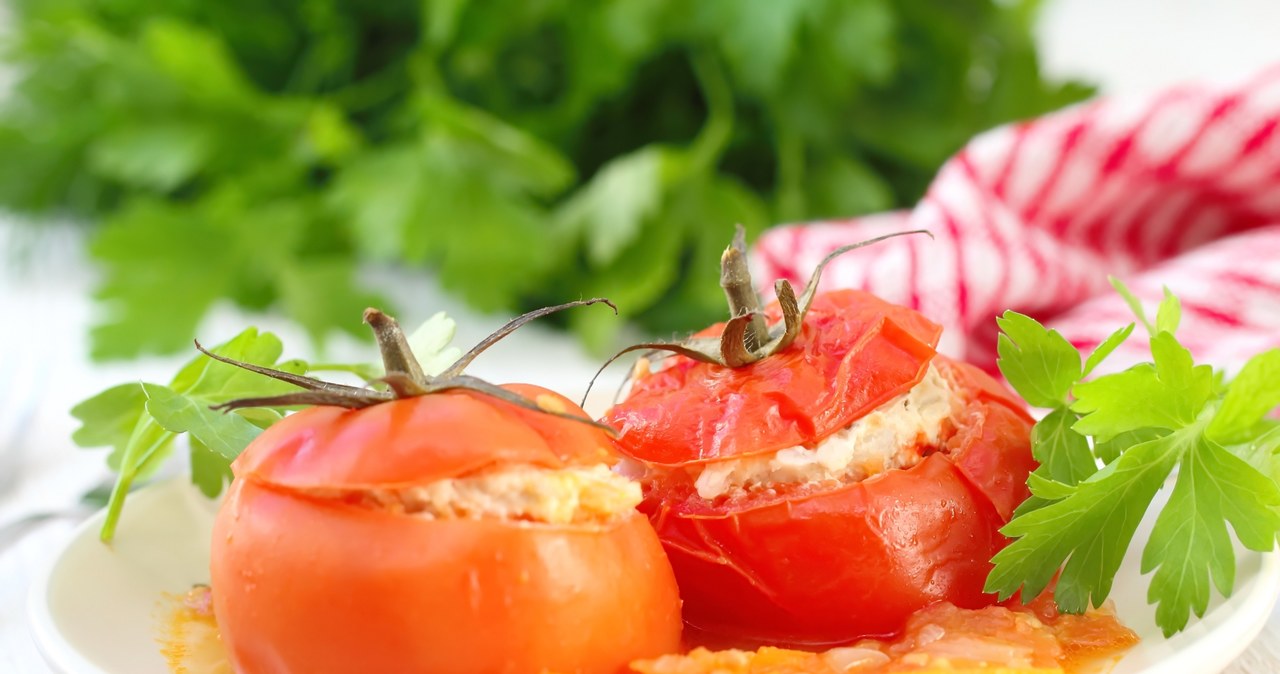 Podajmy z czosnkową bagietką lub jasnym pieczywem. /123RF/PICSEL