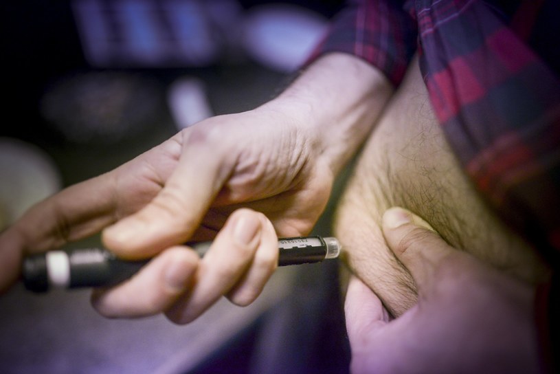 Podanie insuliny penem; zdj. ilustracyjne /Piotr Kamionka /Reporter