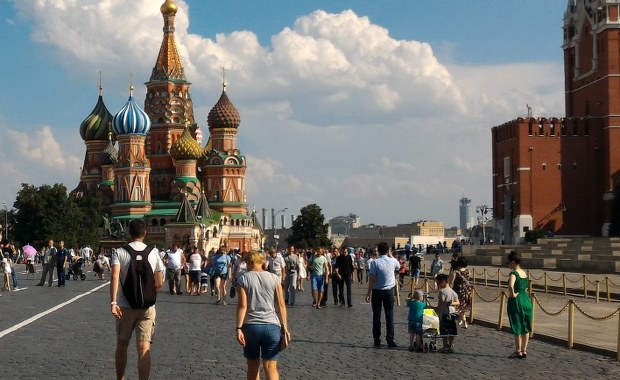 Podatek od bezrobotnych, konfiskata mieszkania za brak opłat. Rosja chce oszczędzać… na biednych