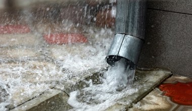 "Podatek od deszczu". Takie są stawki. Kto nie uniknie opłaty?