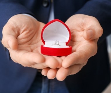 Podatek od pierścionka zaręczynowego popsuje zaręczyny. Za prezent trzeba zapłacić