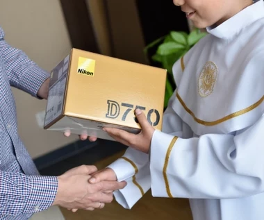 Podatek od prezentu na komunię. Kiedy trzeba zapłacić skarbówce?