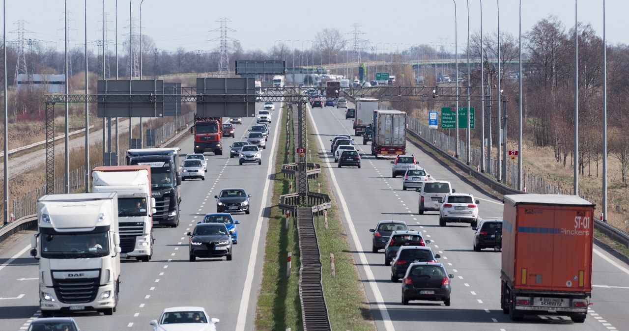 Podatek od środków transportu. Kierowcy często o nim zapominają, co grozi surową karą. /Wojciech Strozyk/REPORTER /East News