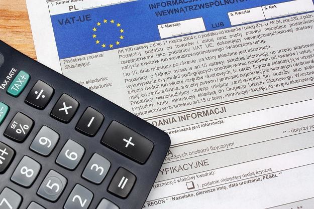 Podatnik dokonujący wewnątrzwspólnotowego nabycia towarów musi z tego tytułu rozliczyć VAT w Polsce /&copy;123RF/PICSEL