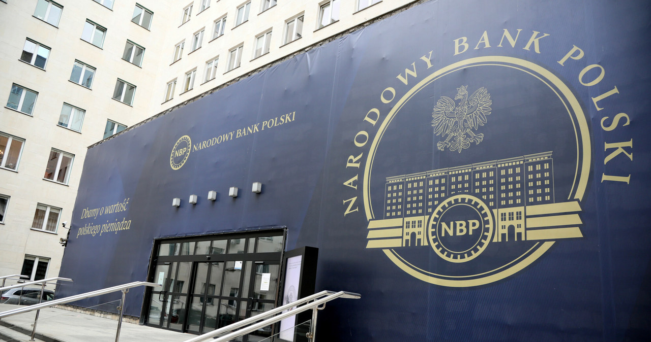 Podaż pieniądza wzrosła w listopadzie o 10,7 mld zł - podał NBP /Wojciech Olkuśnik /East News