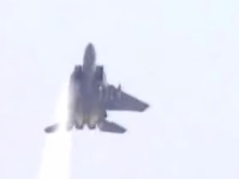 Podchodzący do lądowania F-15D o numerze bocznym 957 i nazwie własnej "Markia Shchakim" /IAF /INTERIA.PL/materiały prasowe