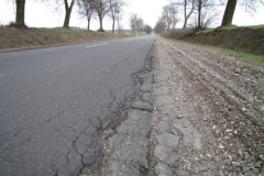 Podczas budowy A2 niszczeją inne drogi