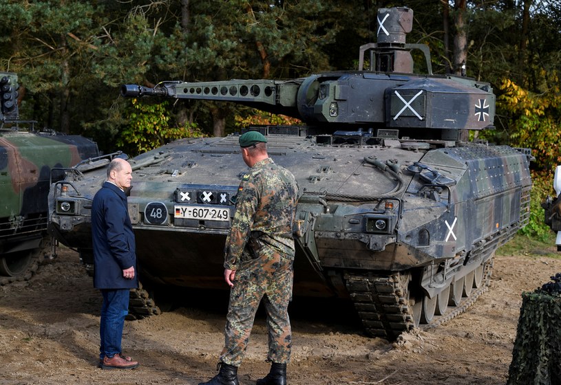 Podczas ćwiczeń Bundeswehry okazało się, że nowe wozy bojowe Puma nie są sprawne /FABIAN BIMMER / Reuters  /Agencja FORUM