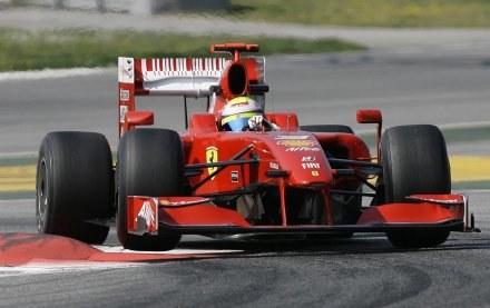 Podczas GP Australii Ferrari wykorzysta w bolidach system KERS /AFP