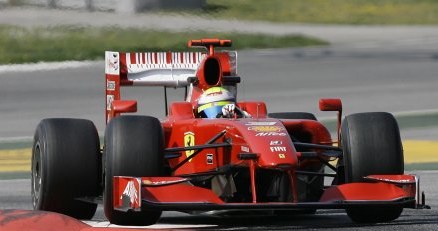 Podczas GP Australii Ferrari wykorzysta w bolidach system KERS /AFP