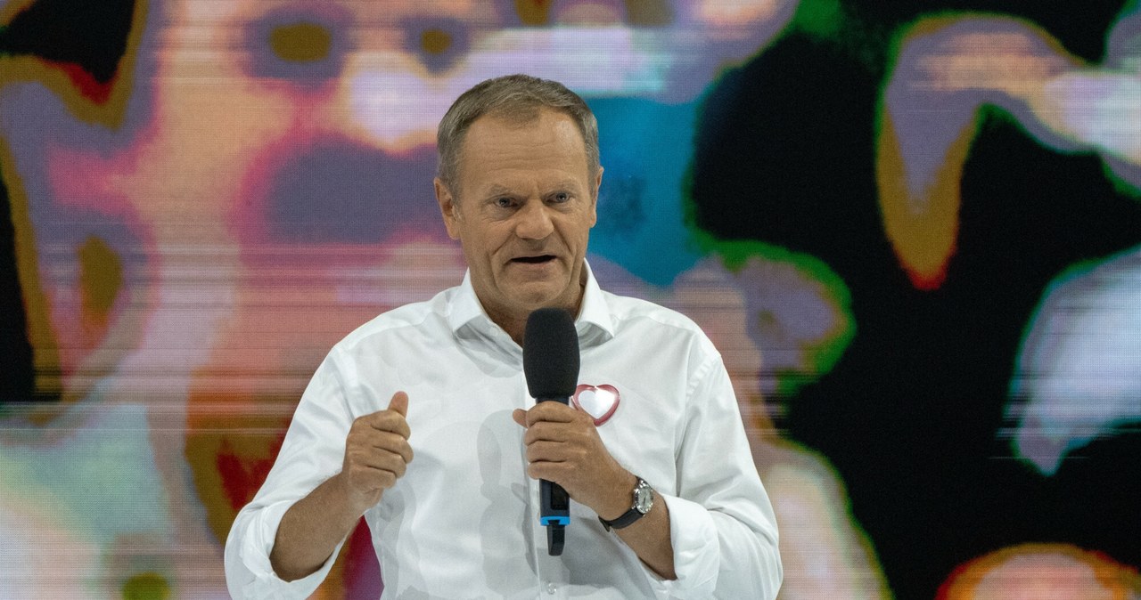 Podczas kampanii wyborczej Tusk przedstawił "100 konkretów na 100 dni". Wiemy, czego nie zdąży zrealizować /Tadeusz Koniarz /Reporter