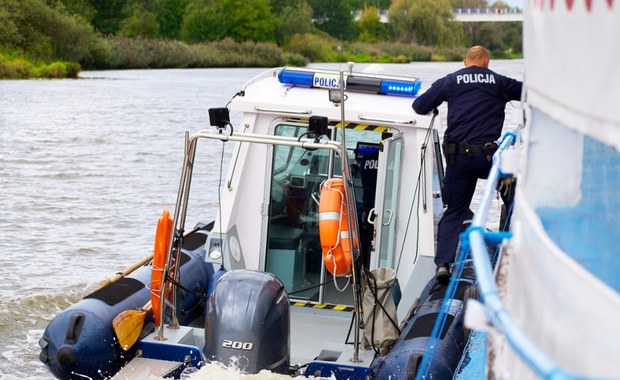 Podczas kąpieli w jeziorze natrafił na dryfujące w wodzie zwłoki