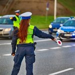 Podczas kontroli drogowej policjant użył broni. We Wrocławiu trwa obława