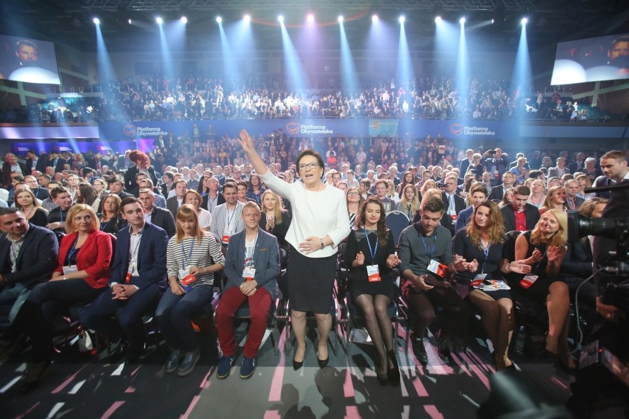 Podczas konwencji PO premier Ewa Kopacz zaapelowała do prezesa PiS Jarosława Kaczyńskiego o debatę /Leszek Szymański /PAP