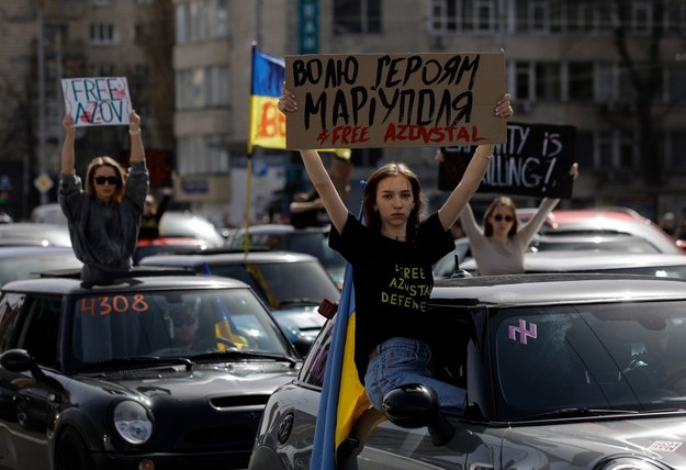 Podczas manifestacji w Kijowie demonstrujący apelowali o powrót ukraińskich jeńców wojennych /SERGEY DOLZHENKO /PAP/EPA