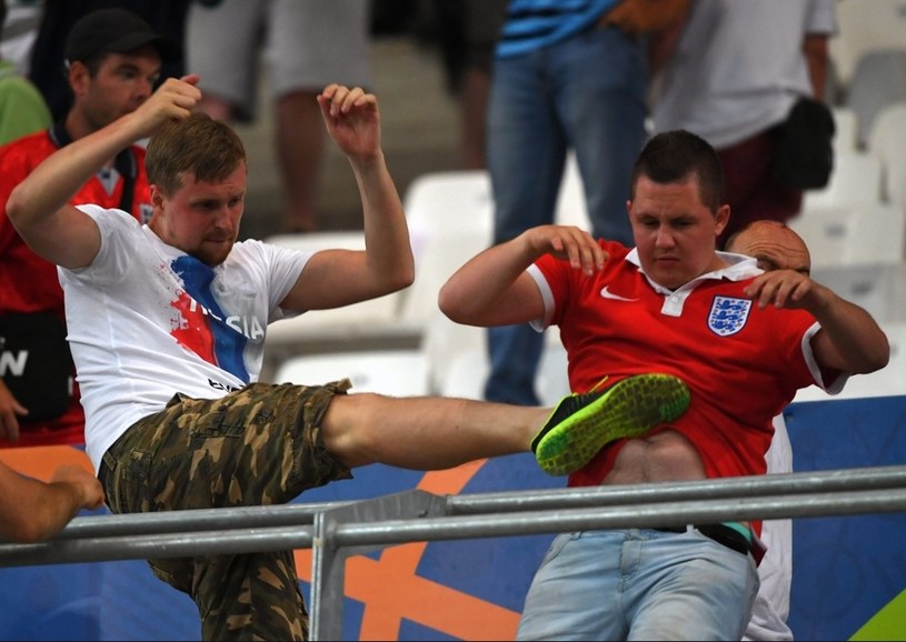 Podczas meczu Anglia - Rosja w Marsylii wiele działo się także poza boiskiem /PAP/EPA