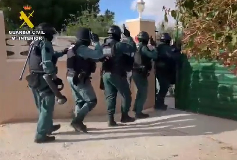 Podczas operacji przeciwko handlarzom narkotyków niedaleko Alicante zatrzymany został Polak /@guardiacivil /Twitter