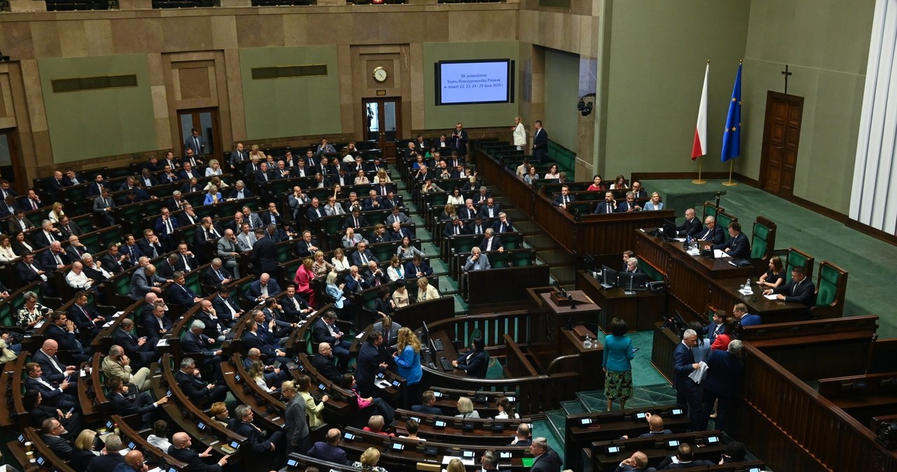 Podczas pierwszego czytania w Sejmie projektu ustawy o rynku kryptowalut posłowie krytykowali m.in. oddanie KNF nadzoru nad tym rynkiem oraz obciążenia, jakie wynikają z ustawy /	Piotr Nowak /PAP