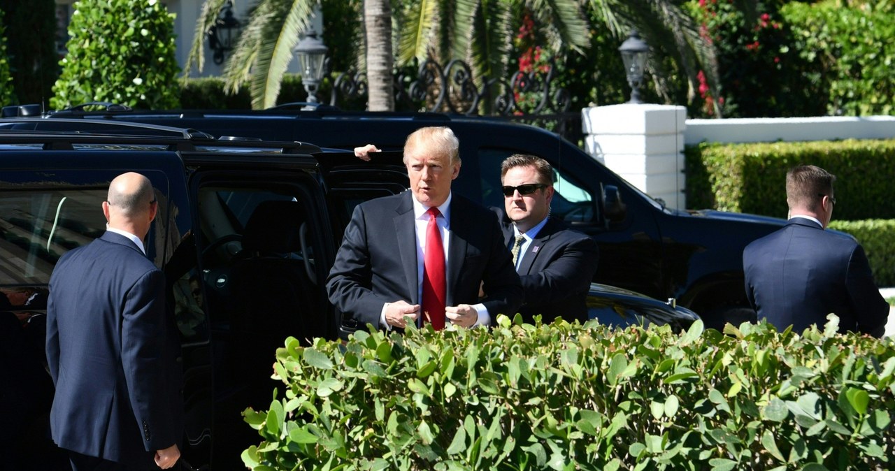 Podczas pobytów Donalda Trumpa w Palm Beach, na Florydzie, w mieście obowiązują ograniczenia /NICHOLAS KAMM /AFP