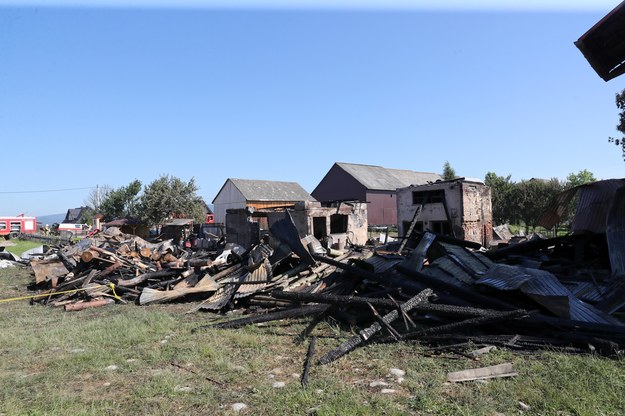 Podczas pożaru w Nowej Białej ogień zniszczył lub częściowo uszkodził 25 domów / 	Grzegorz Momot    /PAP