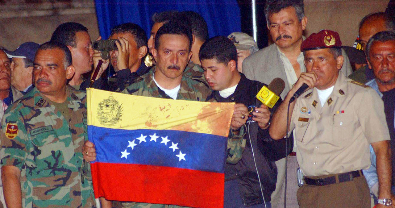 Podczas protestów w 2002 roku zginęło 19 osób. Chavez poddał się i został więźniem /Getty Images