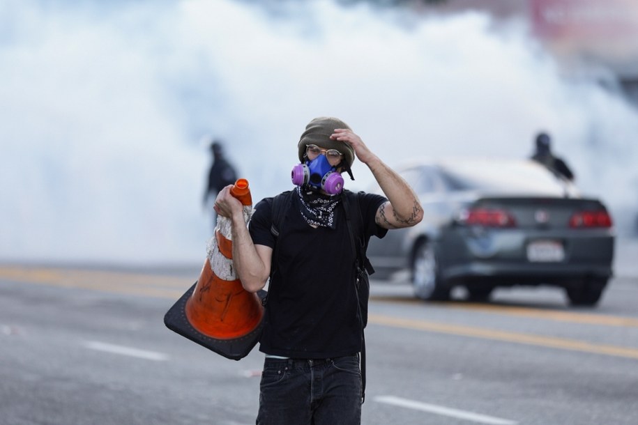 Podczas sobotnich demonstracji nie obyło się bez incydentów, m.in. w Los Angeles /CHRIS TORRES /PAP/EPA