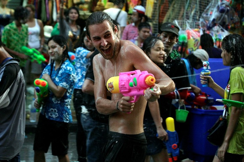 Podczas Songkran musisz zmoknąć, inaczej będziesz nieszczęśliwy /Getty Images/Flash Press Media