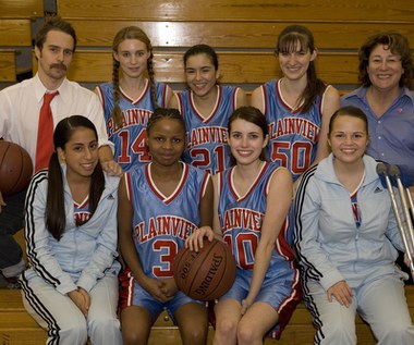 Podczas studiów Mara chodziła na castingi i występowała w filmach studenckich. Dzięki siostrze dostała posadę statysty w jednym z jej filmów. W kolejnych latach pojawiała się gościnnie w serialach telewizyjnych. W kinie debiutowała w 2008 roku dramatem młodzieżowym "Dream Boy", mogliśmy ją także oglądać w sportowej komedii "The Winning Season" oraz w epizodycznych kreacjach w popularnych serialach: "Ostry dyżur" czy "Prawo i porządek".

Światowa publiczność poznała ją dzięki głównej roli w remake'u slashera "Koszmar z ulicy Wiązów" z 2010 roku. Mara wcieliła się w postać "najbardziej samotnej dziewczyny na świecie”, która staje się jedną z ofiar Freddy'ego Krugera.

„Rooney ma w sobie coś wyjątkowego. Jest niezwykle świadoma siebie, a kamera ją kocha. Idealnie pasuje do roli bohaterki. Jest w niej zachwycająca” - mówił reżyser Samuel Bayer.  