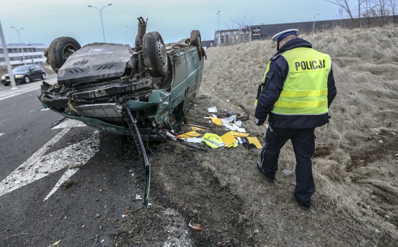 Podczas tegorocznych świąt Bożego Narodzenia doszło na drogach do 96 wypadków /Fot. Piotr Jedzura /Reporter