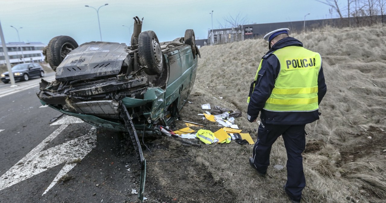 Podczas tegorocznych świąt Bożego Narodzenia doszło na drogach do 96 wypadków /Fot. Piotr Jedzura /Reporter