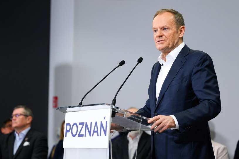 Podczas wyjazdowego posiedzenia klubu KO w Poznaniu Donald Tusk zaprezentował propozycje programowe skierowane do przedsiębiorców /Jakub Kaczmarczyk /PAP