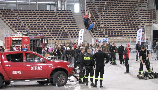 Podczas zawodów strażacy muszą wykazać się odwagą i ogromną zręcznością /Agnieszka Wyderka /RMF FM