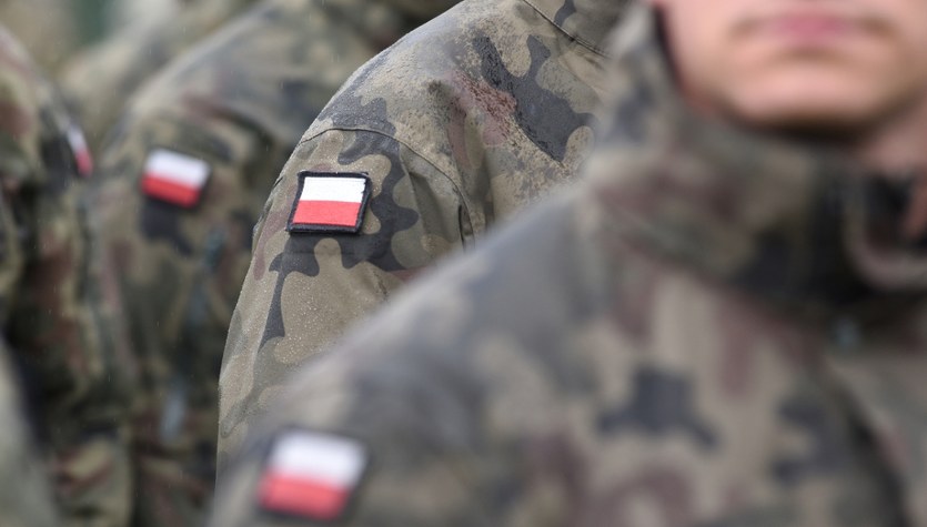Podczas zmiany posterunku padły niekontrolowane strzały. Ranni dwaj żołnierze 