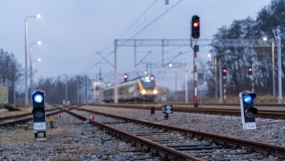 Podejrzane pakunki na torach. Wstrzymano pociągi