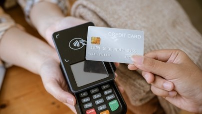 Podejrzane wydatki z karty miejskiej organizacji. Były burmistrz i rzecznik oskarżeni