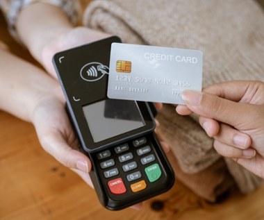 Podejrzane wydatki z karty miejskiej organizacji. Były burmistrz i rzecznik oskarżeni