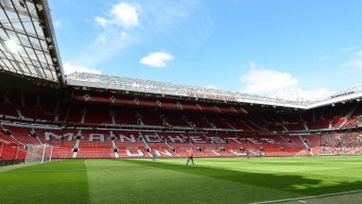 Podejrzany pakunek na Old Trafford: Ewakuacja kibiców i "kontrolowana eksplozja" [FILMY i ZDJĘCIA]
