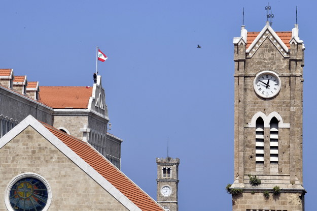Podjęta w ostatniej chwili decyzja libańskiego rządu o opóźnieniu przesunięcia zegarów na czas letni spowodowała chaos /WAEL HAMZEH /PAP/EPA