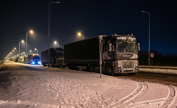 Podkarpacie: Kolejka tirów przed granicą z Ukrainą sięga Małopolski