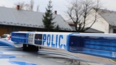 Podkarpacie: Włamywacz po drabinie wszedł do sypialni. Ranił śpiących tam ludzi