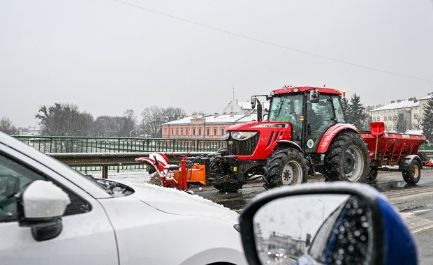 ​Podkarpacie zmaga się ze śniegiem. Seria wypadków i kolizji, brak prądu
