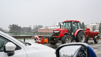 ​Podkarpacie zmaga się ze śniegiem. Seria wypadków i kolizji, brak prądu