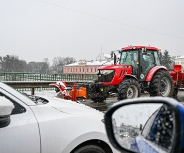 ​Podkarpacie zmaga się ze śniegiem. Seria wypadków i kolizji, brak prądu